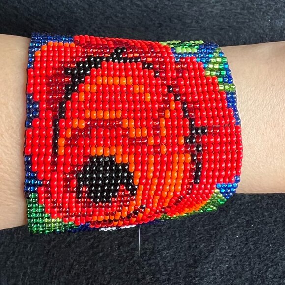 Huichol Mexican 2 inch wide bracelet / Traditional Mexican glass bead - Picture 2 of 5
